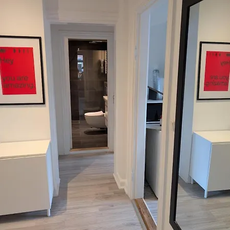شقة Cozy 2 Bedroom Close To Train, City, And *