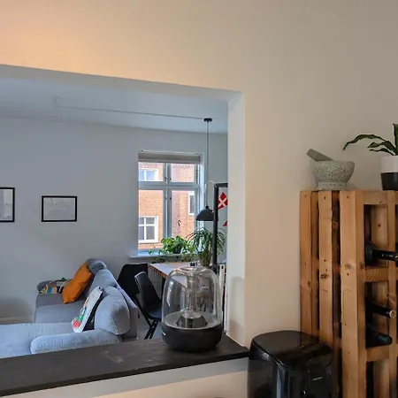 Cozy 2 Bedroom Close To Train, City, And شقة