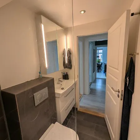 Cozy 2 Bedroom Close To Train, City, And Apartamento Fredericia