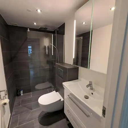 Cozy 2 Bedroom Close To Train, City, And * فيغيرشِه