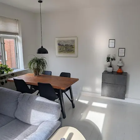 Cozy 2 Bedroom Close To Train, City, And Fredericia