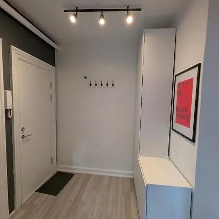 Apartamento Cozy 2 Bedroom Close To Train, City, And *